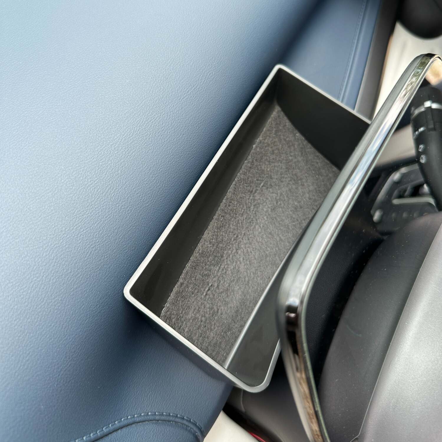 Boîte de rangement derrière l'écran pour BYD Atto 3 - vue 4