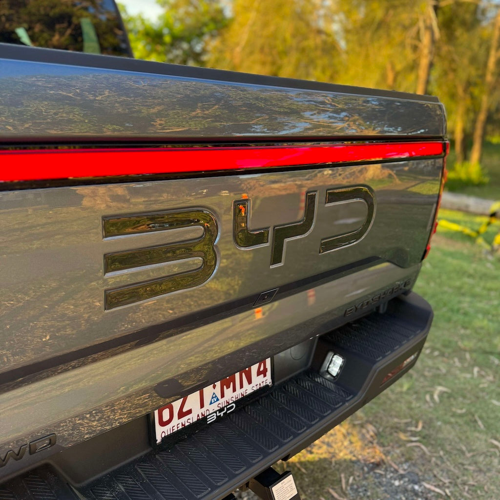 Badge arrière BYD Shark 6 - vue 3