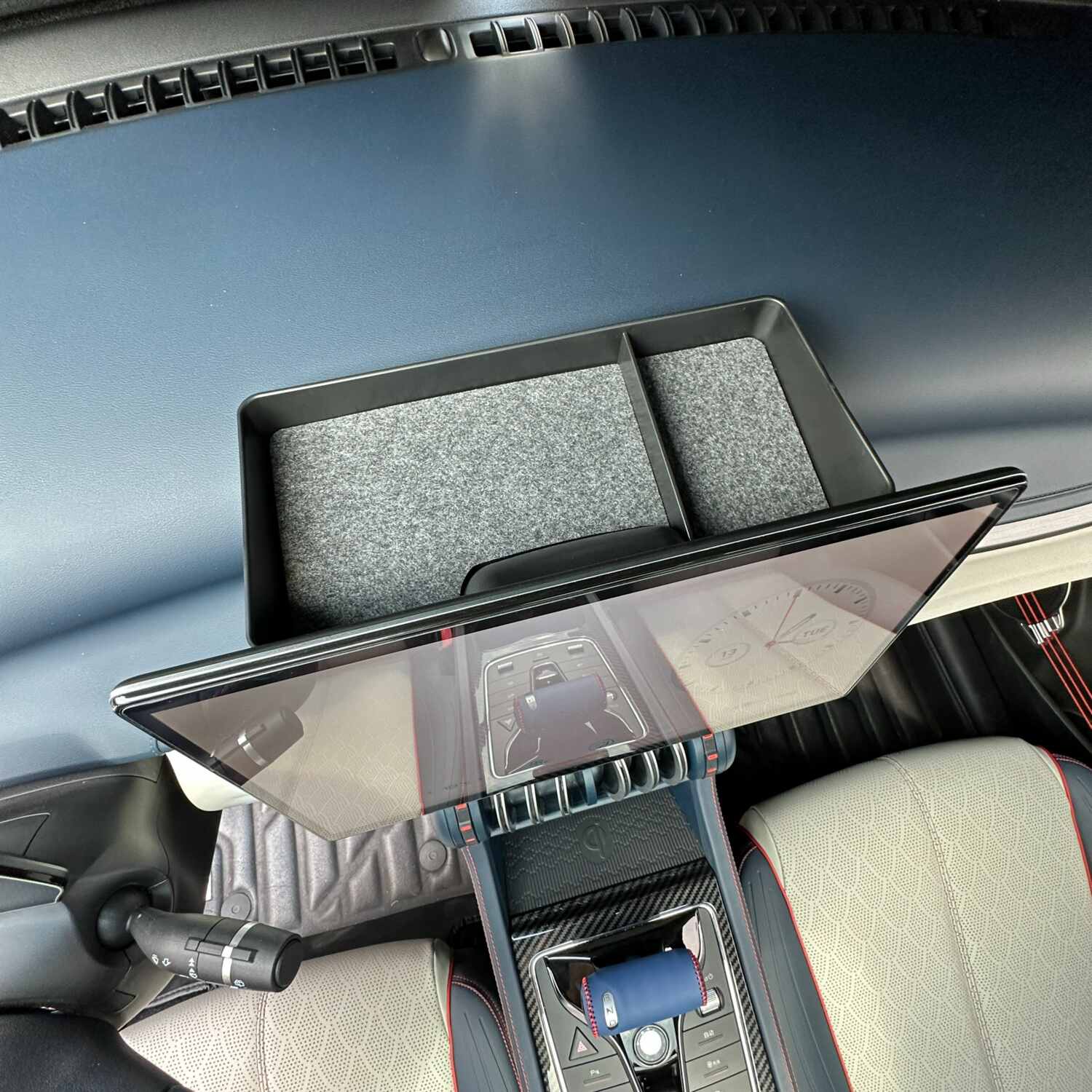 Boîte de rangement derrière l'écran pour BYD Atto 3 - vue 2