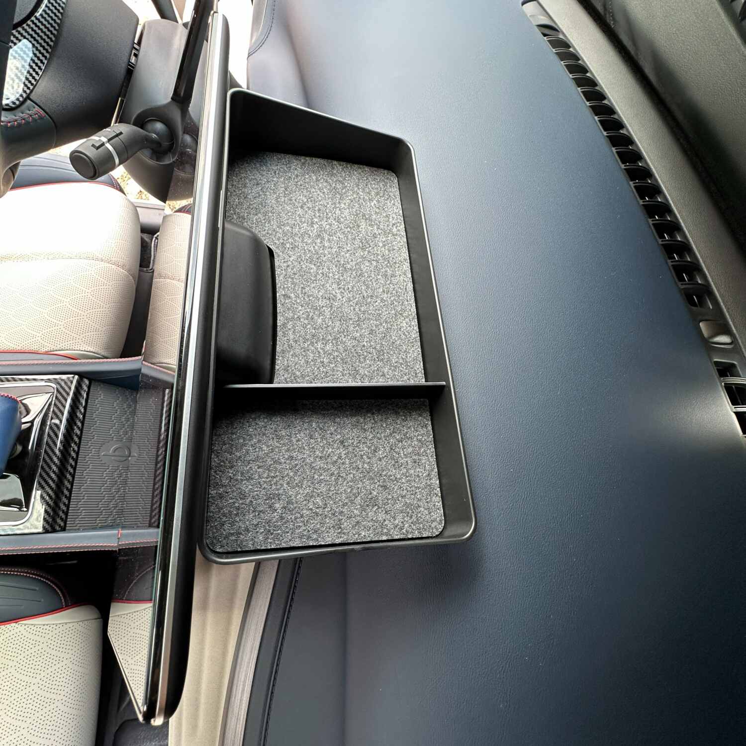 Boîte de rangement derrière l'écran pour BYD Atto 3 - vue 3