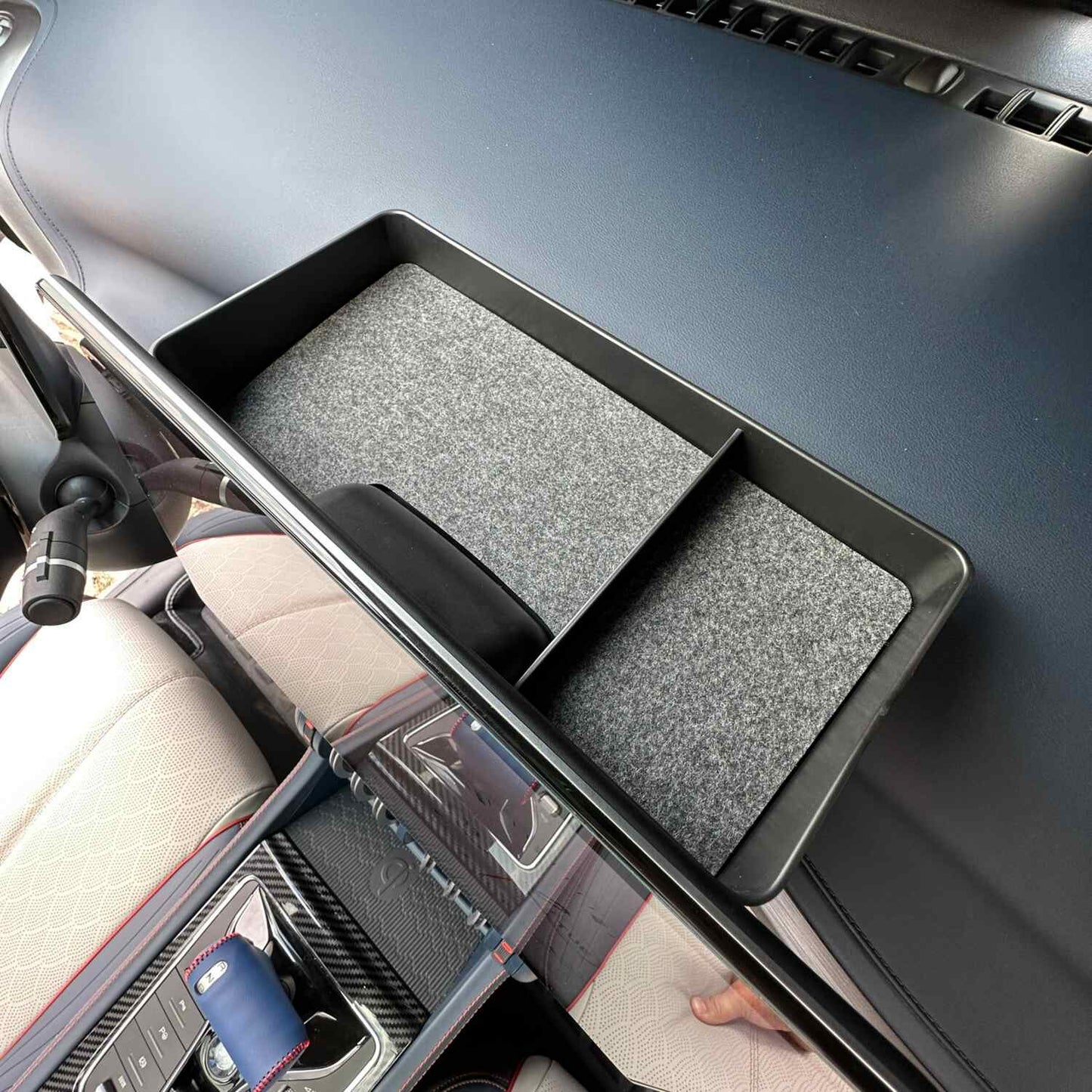 Boîte de rangement derrière l'écran pour BYD Atto 3 - vue 5